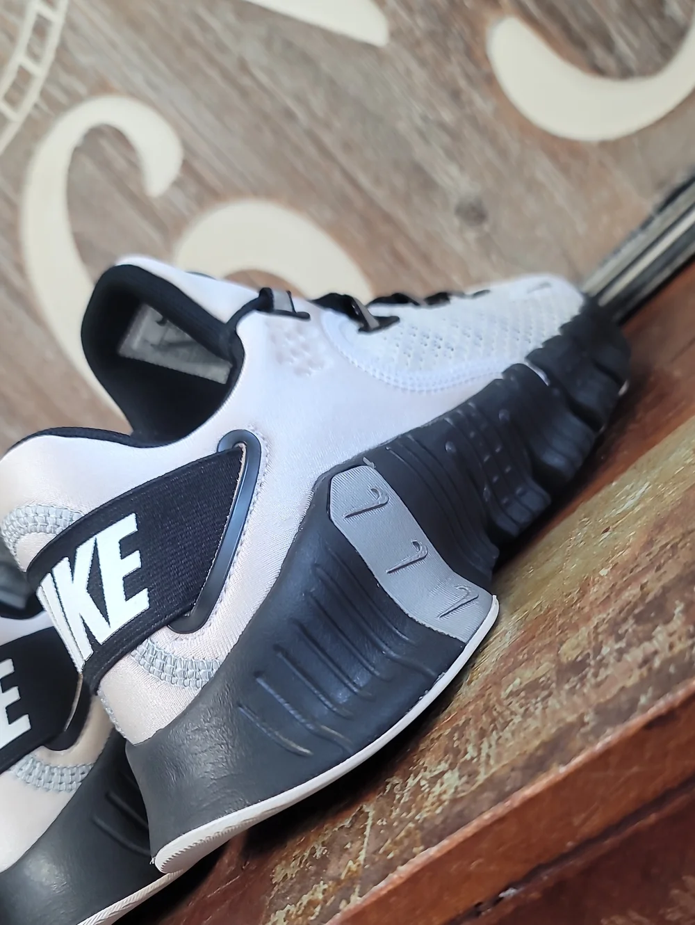 Nike Free Metcon 4 Premium 'White/Black/Silver' Wmns 8 (Great Cond)